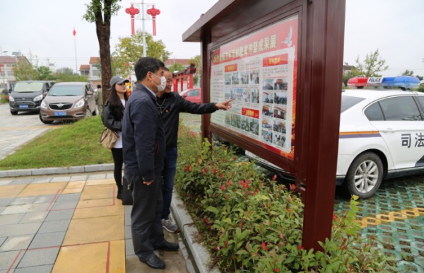 市科协组织开展全国第七个“扶贫日”活动622.JPG